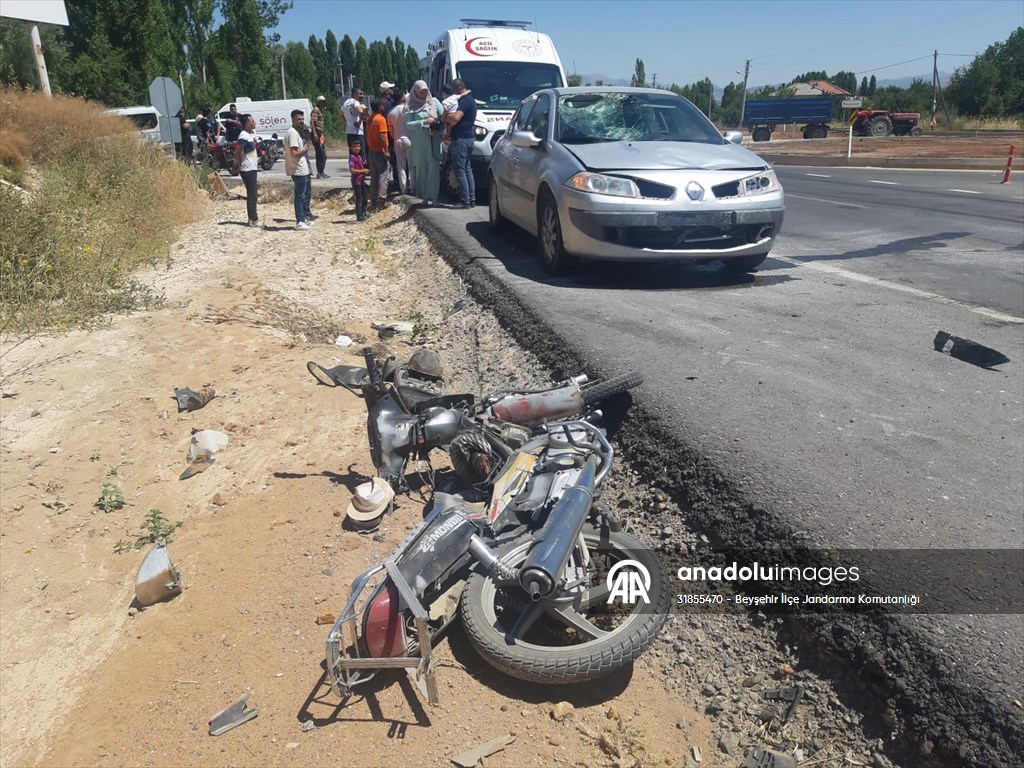 Beyşehir’de otomobille çarpışan motosikletin sürücüsü yaralandı