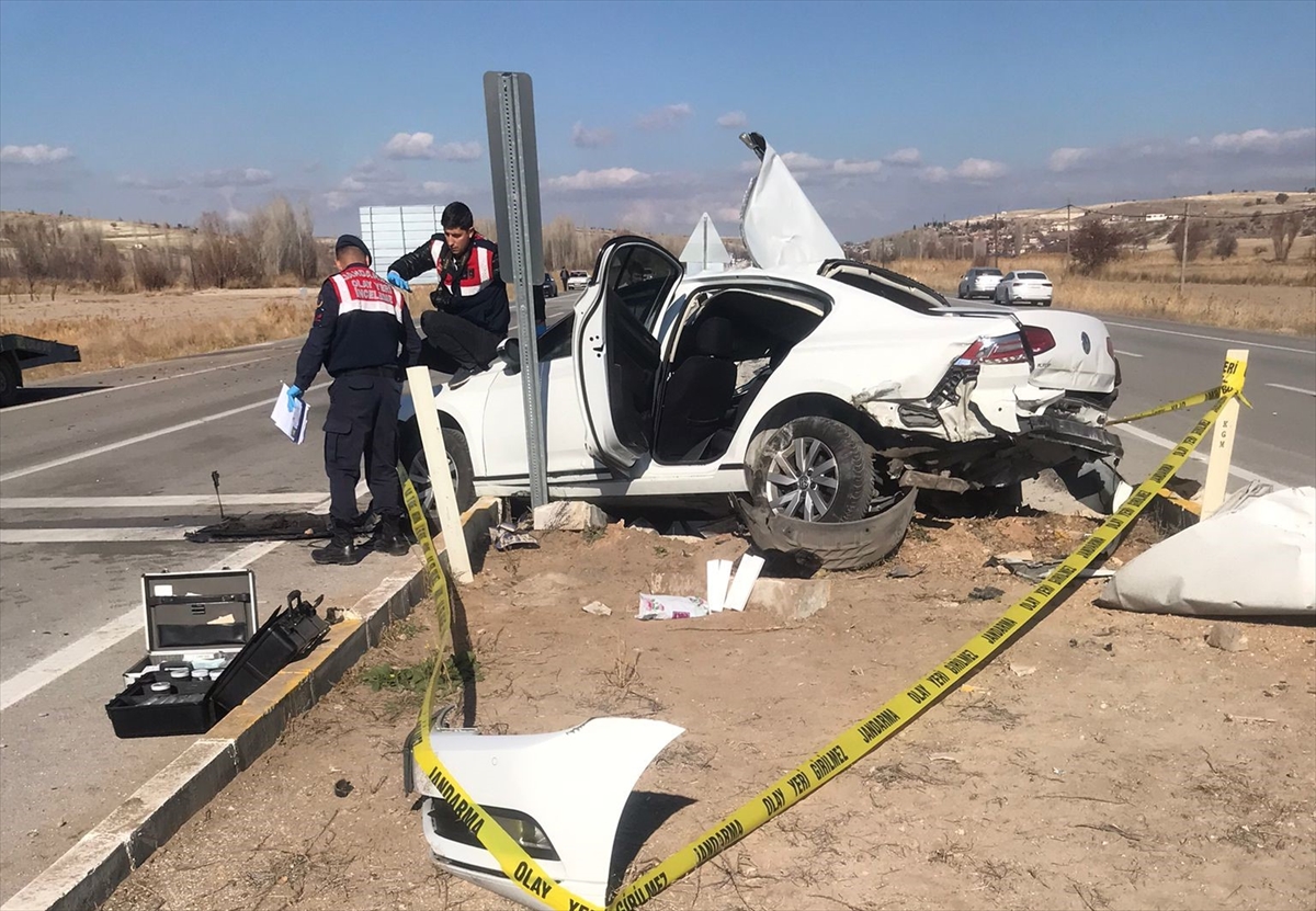 Beyşehir'de  otomobille kamyonetin çarpıştığı kazada 1 kişi öldü, 4 kişi yaralandı