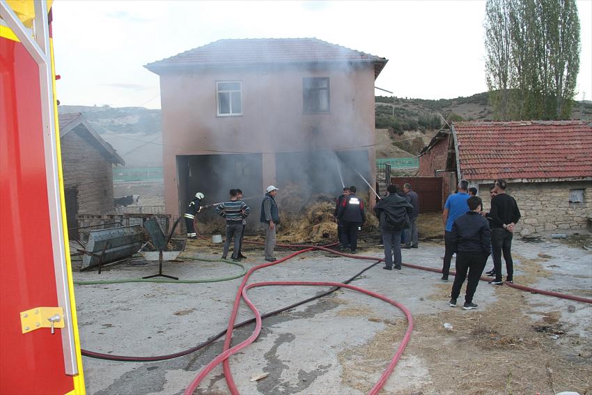 Beyşehir'de samanlık yangını paniğe yol açtı