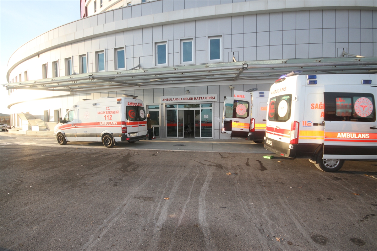 Beyşehir'de  sobadan sızan gazdan zehirlenen 3 kişi hastaneye kaldırıldı