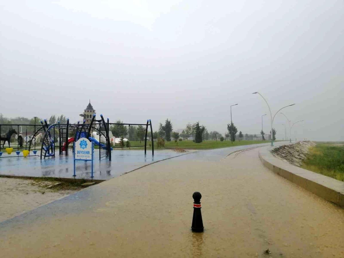 Beyşehir'de son 24 saatte metrekareye 23,3 kilogram yağış düştü Hastaneyi su bastı