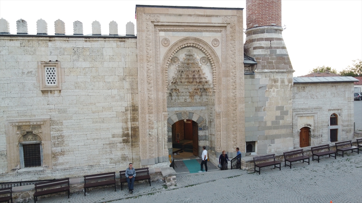 Beyşehir'de tarihi camiyi ramazan ayında 27 bin kişi ziyaret etti