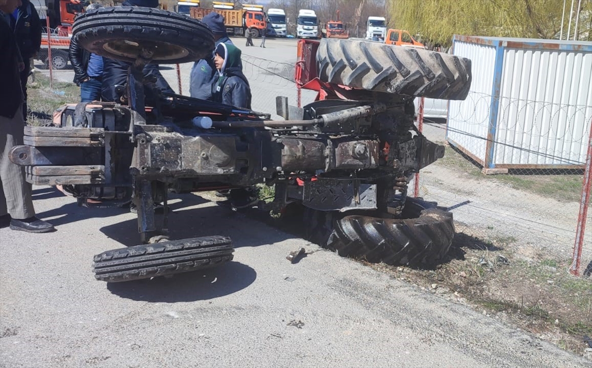 Beyşehir'de üç aracın karıştığı trafik kazasında 4 kişi yaralandı