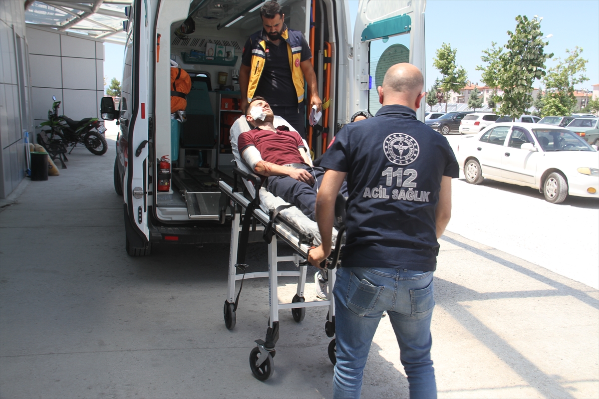 Beyşehir'de ziyarete gittiği iş yerinde tüfekle kazara vurulan kişi yaralandı