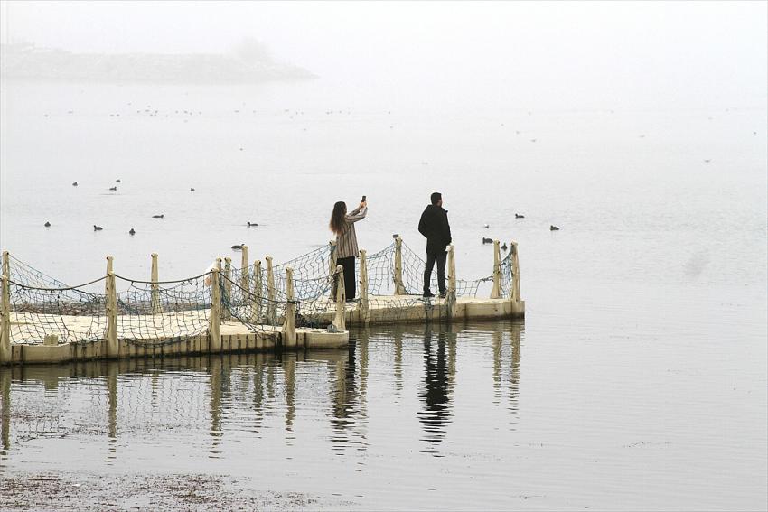 Beyşehir Gölü Milli Parkı'nda sisli hava güzel manzaralar oluşturdu