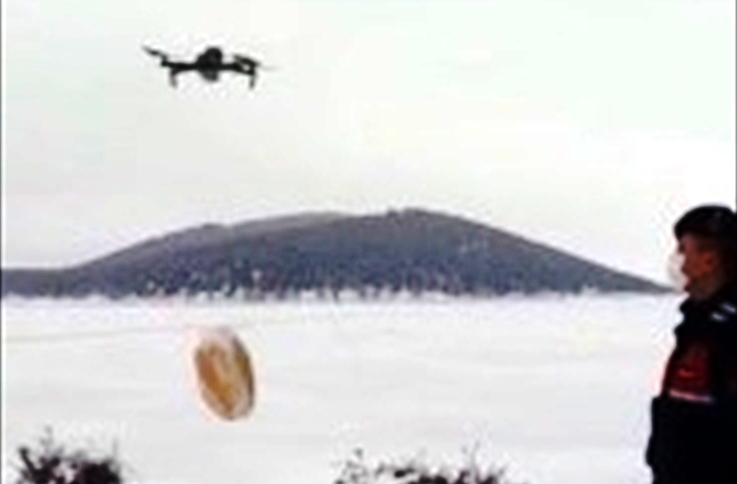 Beyşehir Gölü'ndeki adada mahsur kalan besicilere ihtiyaçları drone ile ulaştırıldı