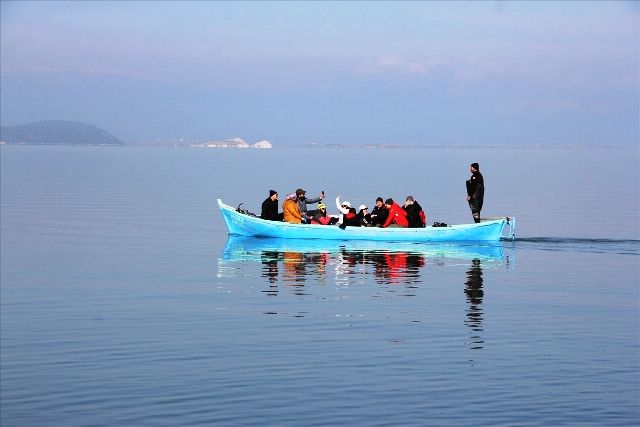 Beyşehir Gölü'ndeki yabani atların yaşadığı adada doğa yürüyüşü düzenlendi