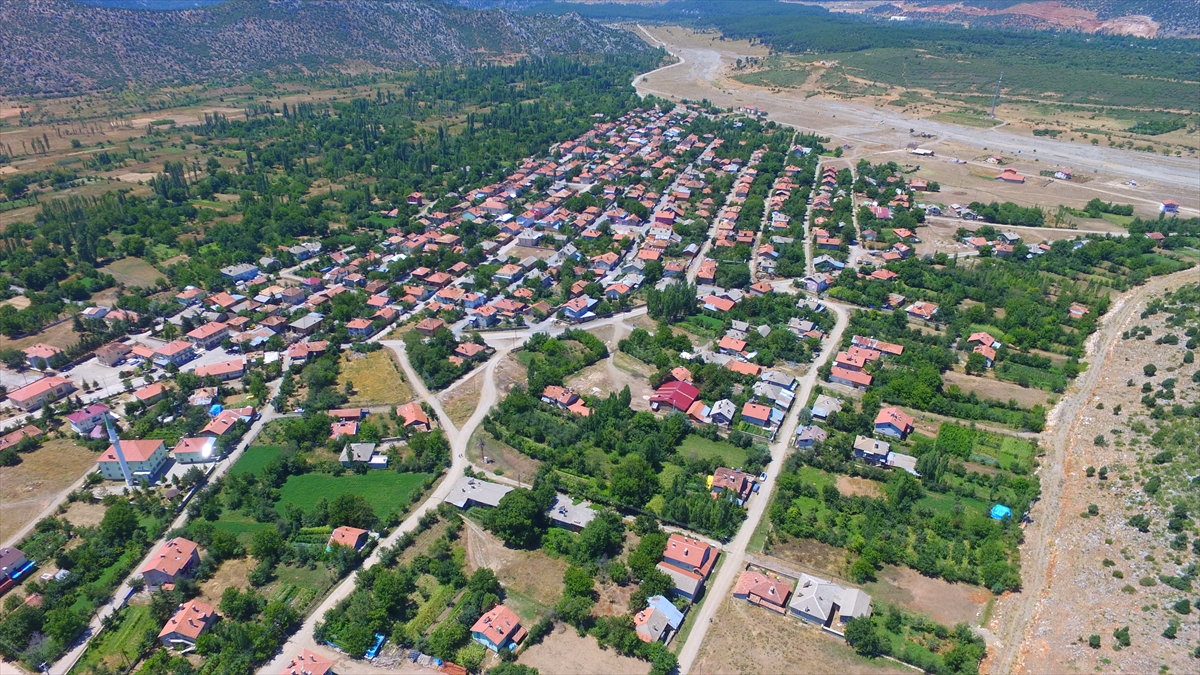 Beyşehir Kurucuova Mahallesi sakinleri, depremde yıkılan Doğanşehir Kurucuova'yı kardeş köy ilan etti