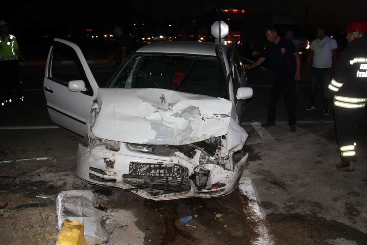 Beyşehir  Seydişehir Karayolunda  iki otomobil çarpıştı, 4 kişi yaralandı