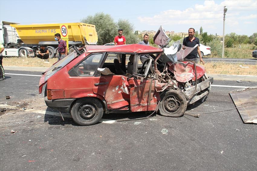 Beyşehir Seydişehir yolunda  iki otomobil çarpıştı: 2 yaralı