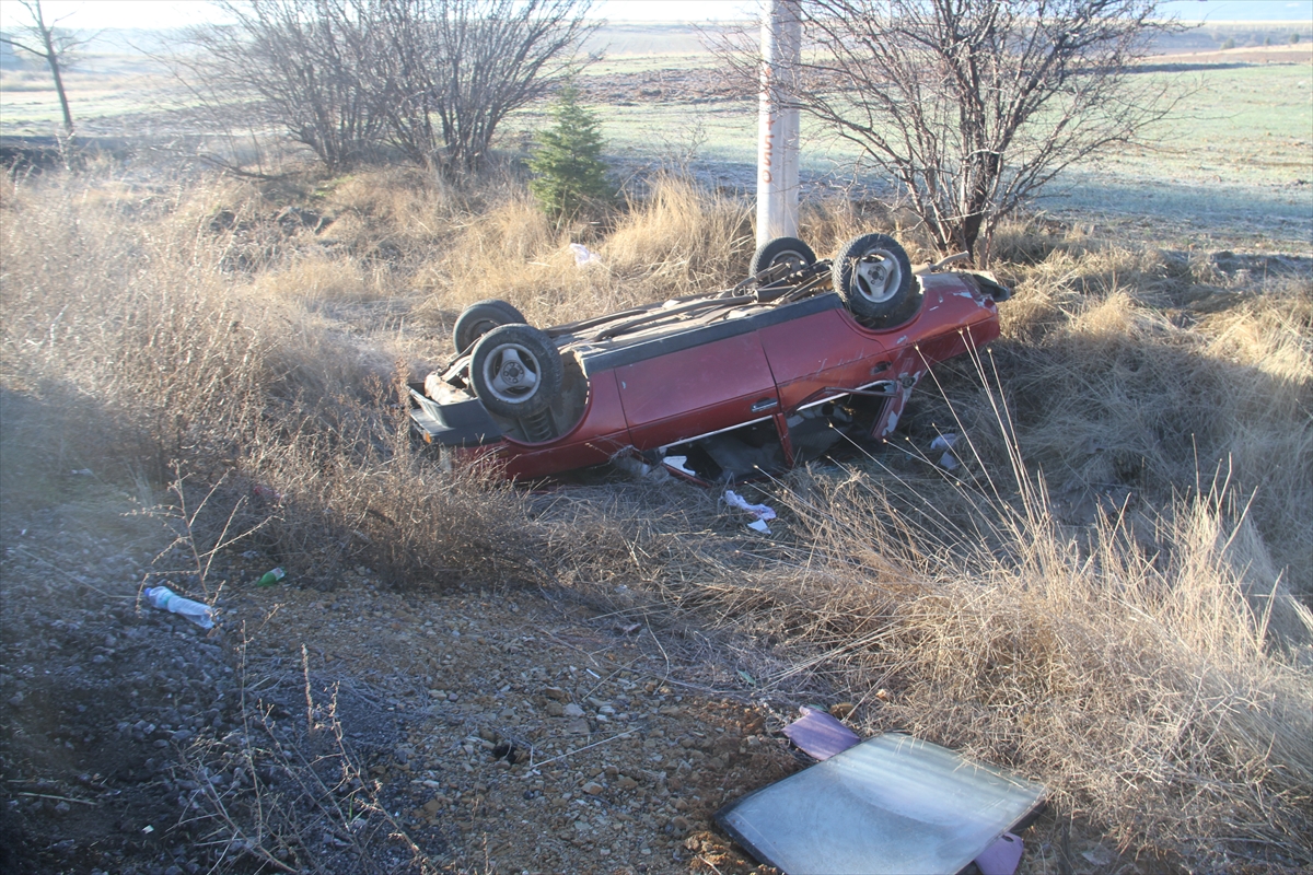 Beyşehir  Seydişehir yolunda köpeğe çarpıp takla atan otomobildeki 4 kişi yaralandı