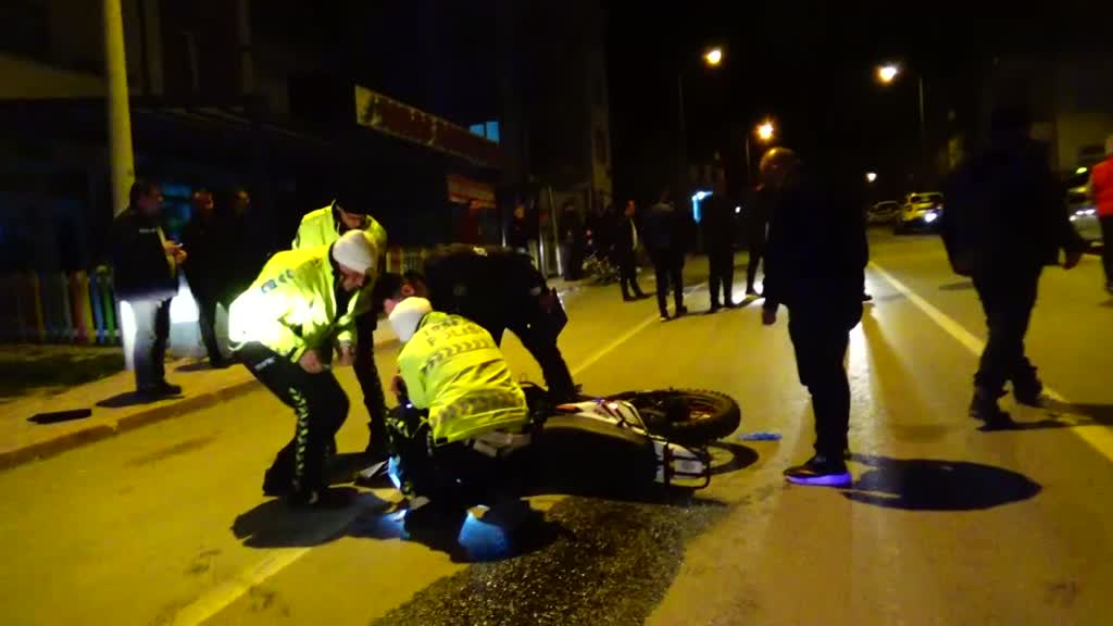 Beyşehirde 2 kişinin yaralandığı motosiklet kazası güvenlik kamerasında