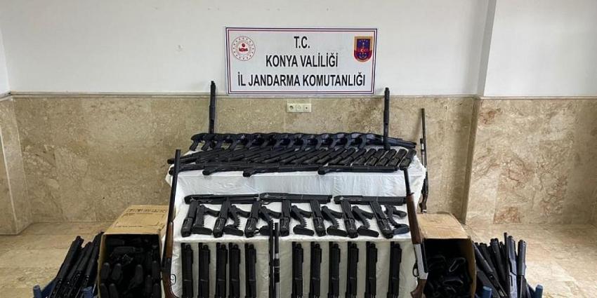 BEYŞEHİRDE JANDARMA 117 SİLAHA ELE  GEÇİRDİ.