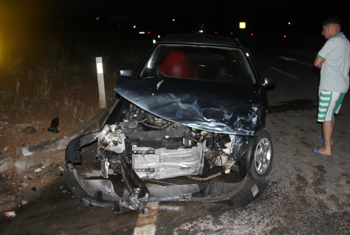 BEYŞEHİRDE  otomobil ile minibüsün çarpıştığı kazada 7 kişi yaralandı