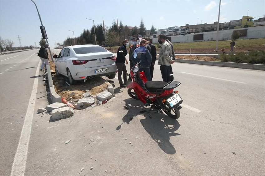 Beyşehirde otomobille motosikletin çarpıştığı kazada 2 kişi yaralandı