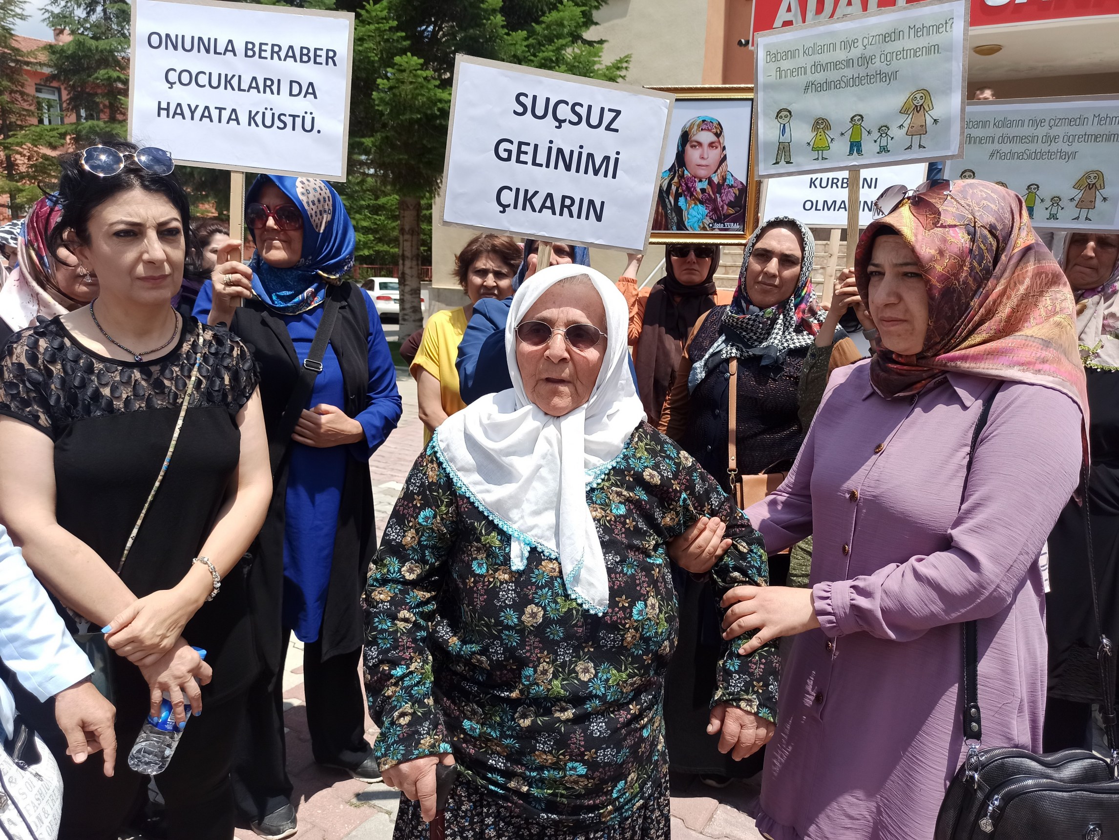 Beyşehirli kadınlardan Fatma Koç'a destek