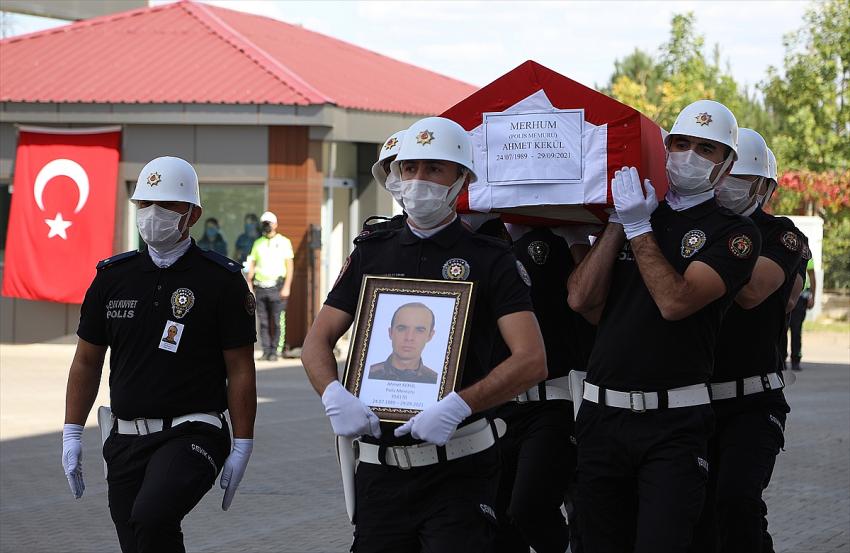 Bingöl'de evinde bıçakla yaralanan polis hayatını kaybetti