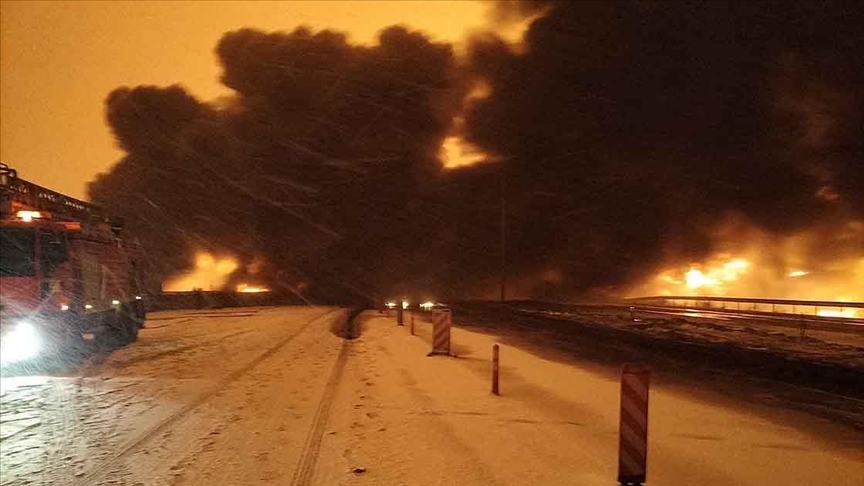 Kahramanmaraş Pazarcık'ta, petrol boru hattındaki patlama sebebiyle çıkan yangın söndürüldü.