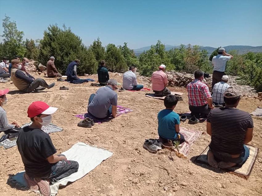 Bozkır'ın Dereiçi Mahallesinde yağmur için eller semaya açıldı