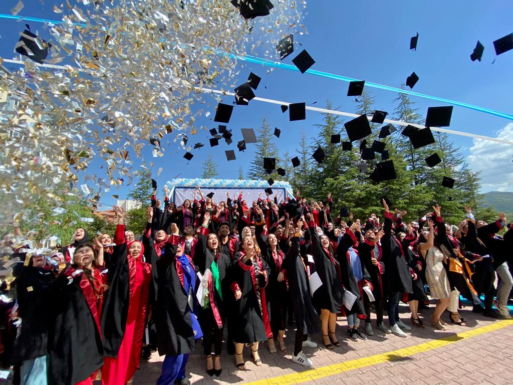 BOZKIR MYO’DA MEZUNİYET HEYECANI YAŞANDI