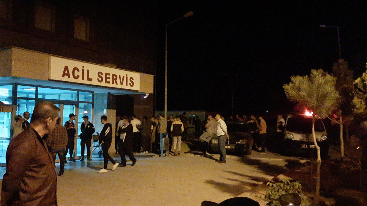 Bozkırda  olaylı Gece  Kahvehaneye  silahlı Saldırı 1 ölü 2 yaralı