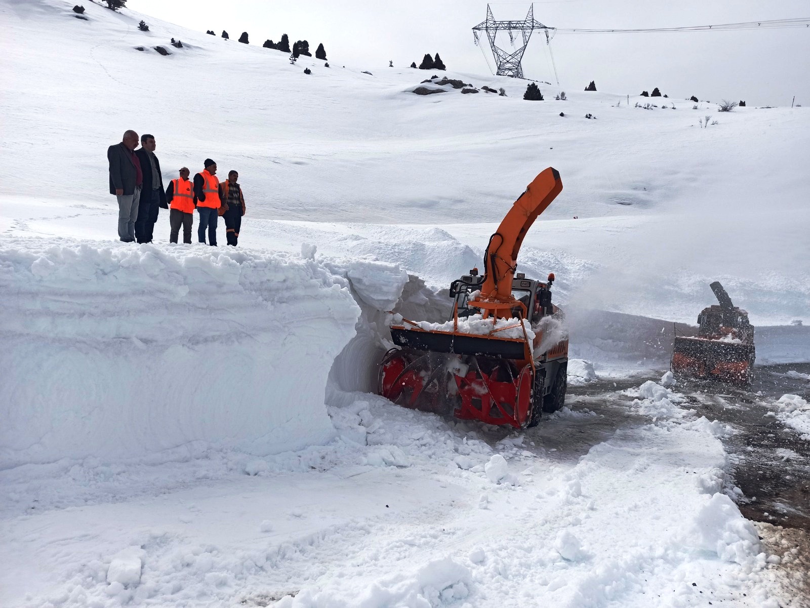 Burası Seydişehir 5 Aydır kapalı olan yolu açmaya çalışıyorlar  VİDEO HABER