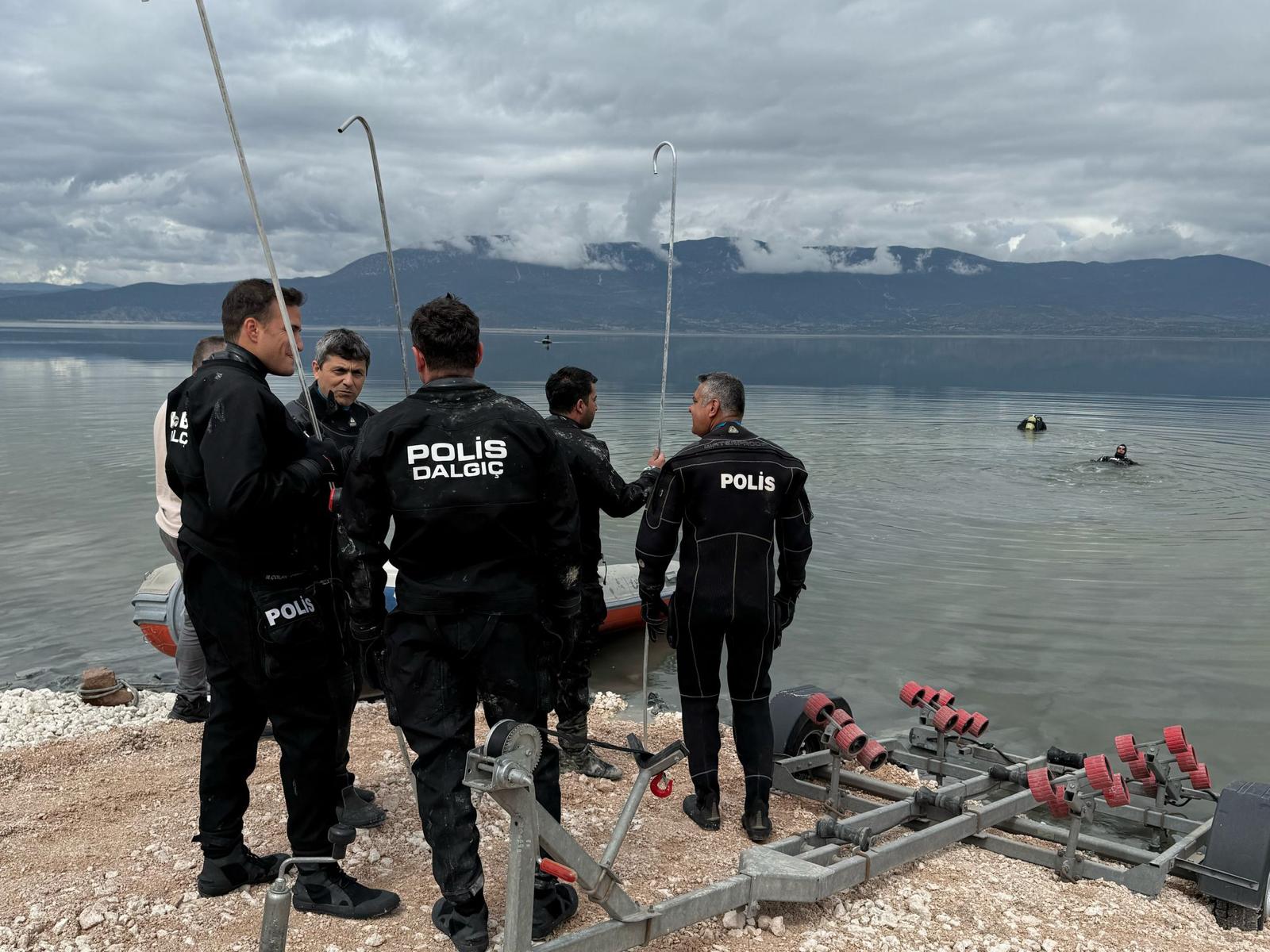 BURDUR’DAKİ KAYIP ŞAHIS KONYA EMNİYETİNE BAĞLI DALGIÇ POLİSLER TARAFINDAN BULUNDU