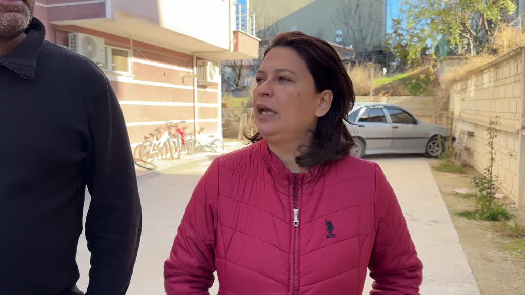 BURDUR - İki komşu evde yakaladıkları hırsızı polisi beklerken ellerinden kaçırdı