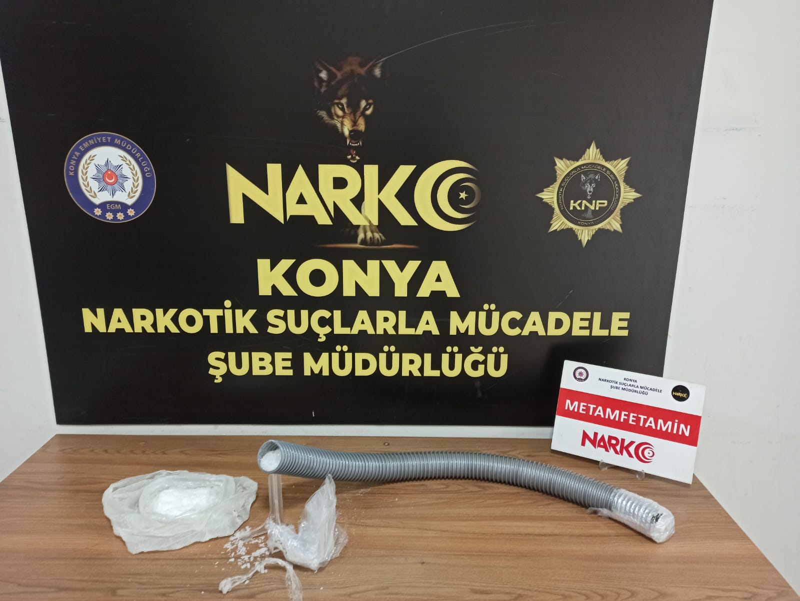 Çamurluğa Zulalanan Uyuşturucu Madde Polisin Dikkatinden Kaçmadı: 2 Kişi Tutuklandı