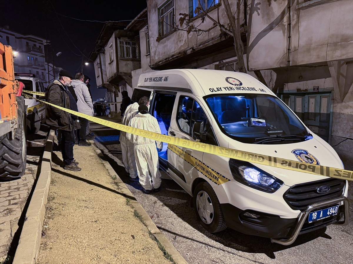 Çankırı'da babasını öldürüp sobada yaktığı iddia edilen şahıs yakalandı
