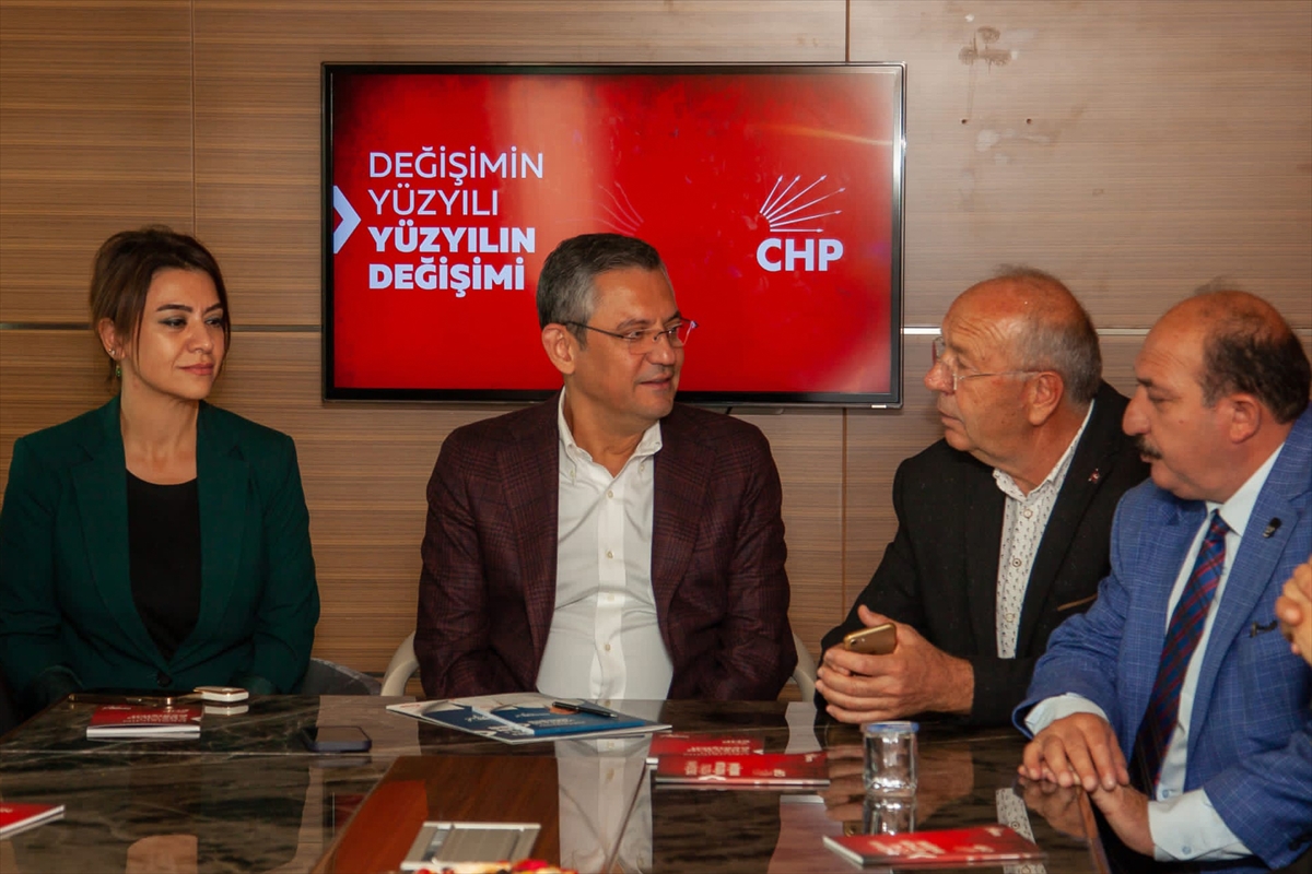 CHP Genel Başkan adayı Özgür Özel, CHP Konya il örgütüyle bir araya geldi