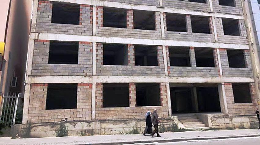 CHP SEYDİŞEHİR İLÇE BAŞKANI, SEYDİŞEHİR KÜTÜPHANE İNŞAATI’NIN DURUMUNU SORDU 