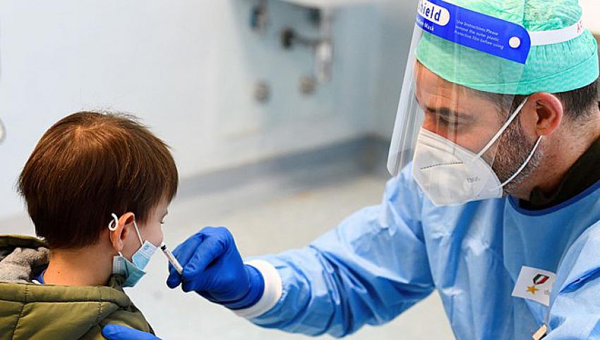 Corona virüslü üç çocuktan biri semptom göstermiyor