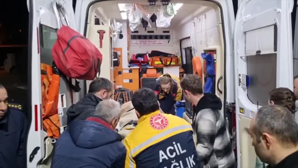 ÇORUM - Kaza yerinde kamyonun çarptığı trafik polisi ağır yaralandı