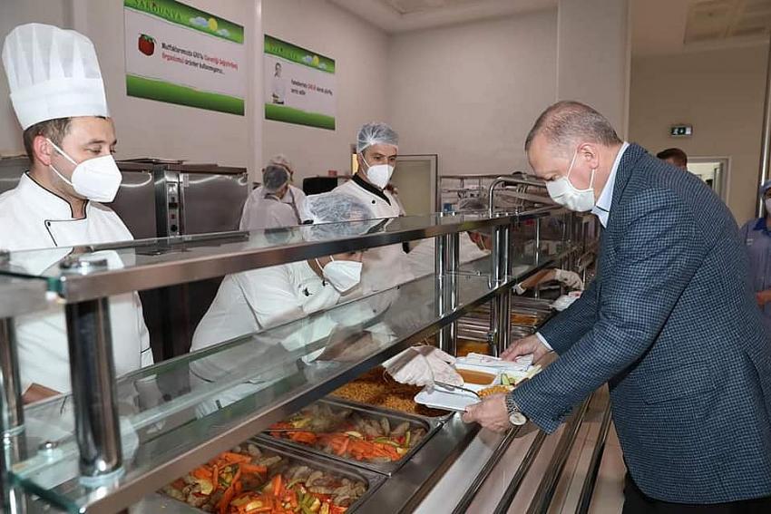 Cumhurbaşkanı Erdoğan 1 Mayıs’ta iftarını işçilerle yaptı