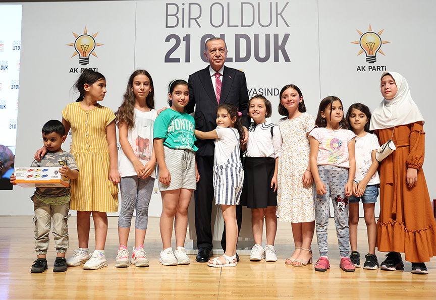 Cumhurbaşkanı Erdoğan: Bu kutlu mücadeleyi 2023 seçimlerini de kazanarak inşallah taçlandıracağız