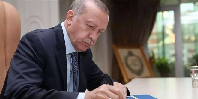 Cumhurbaşkanı Erdoğan liste üzerinde çalışıyor. AK Parti'nin bazı adayları grup toplantısında açıklanabilir