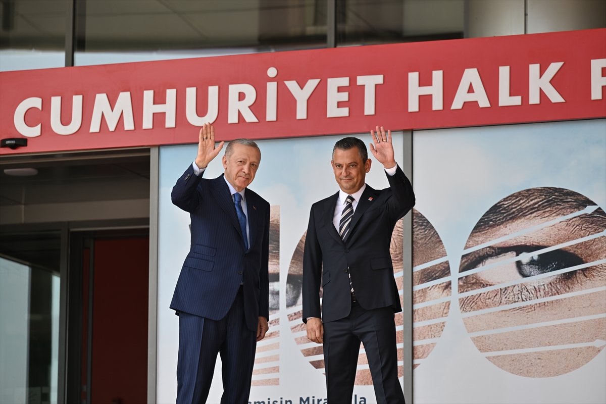 Cumhurbaşkanı Erdoğan ziyaret için CHP Genel Merkezine geldi