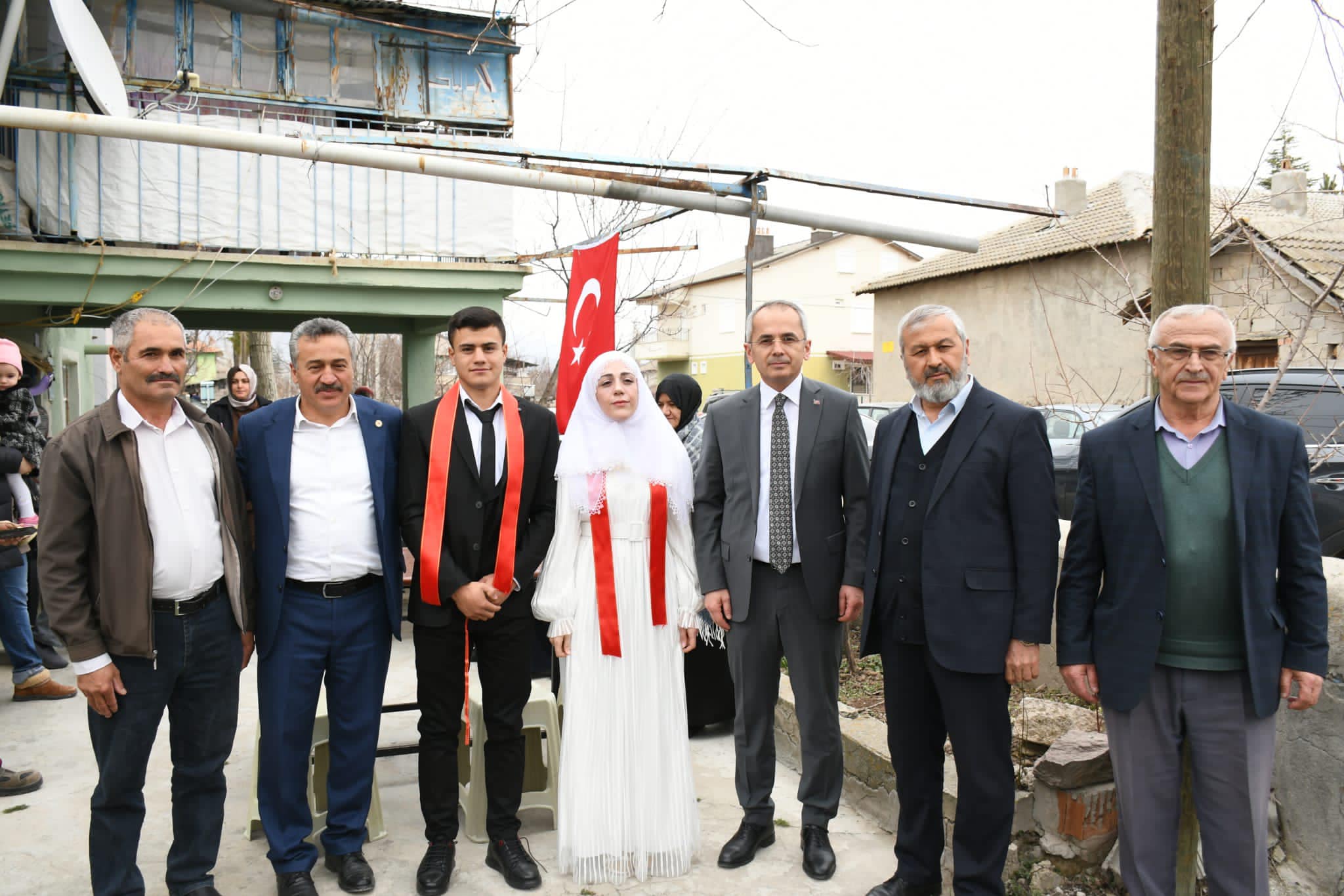 Depremden önce Kahramanmaraş’ta kararlaştırılan nişanı,Seydişehirde yapıldı.