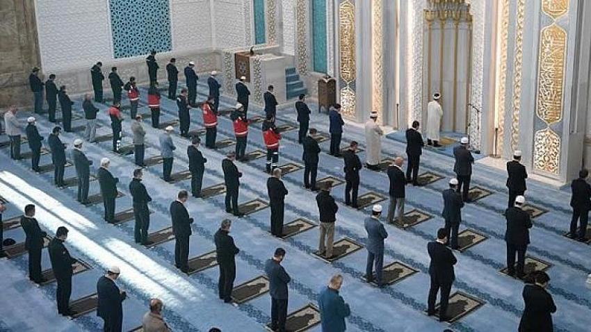 Diyanet'ten genelge: Camilerde saf düzeni yeniden eski sisteme dönecek