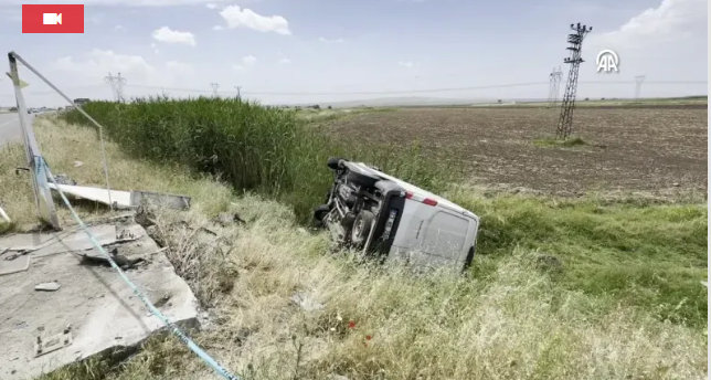 Diyarbakır'da öğretmenlerin bulunduğu araç kaza yaptı!