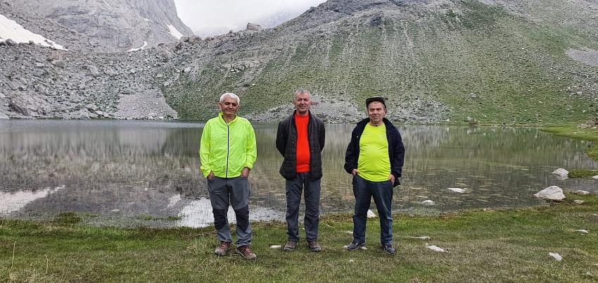 DOĞA TUTKUNLARININ GÖZDESİ KARAGÖL