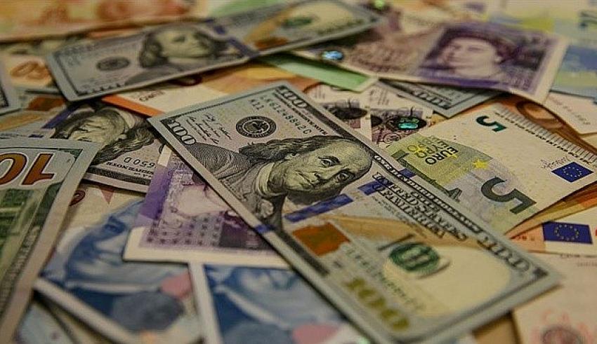 Dövizde çözülme hızlandı: Dolarda yeni tahmin 9 lira