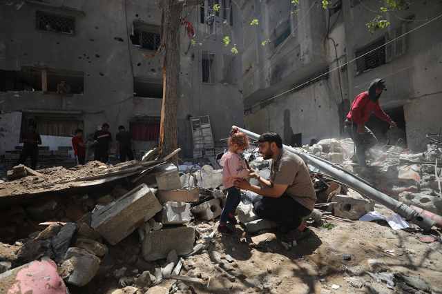 Dünya Vahşete Sessiz İsrail ordusunun kanlı Gazze işgalinde 13 binden fazla Filistinli yaşamını yitirdi