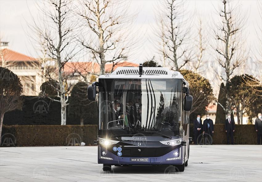  Dünyanın ilk seri üretim 4. seviye sürücüsüz elektrikli otobüsü tanıtıldı