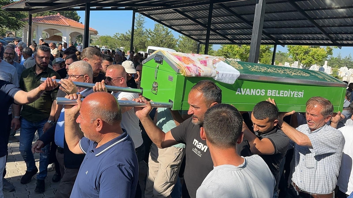 Düzce'de Boğazına kaçan erik nedeniyle hayatını kaybeden çocuk Nevşehir'de toprağa verildi