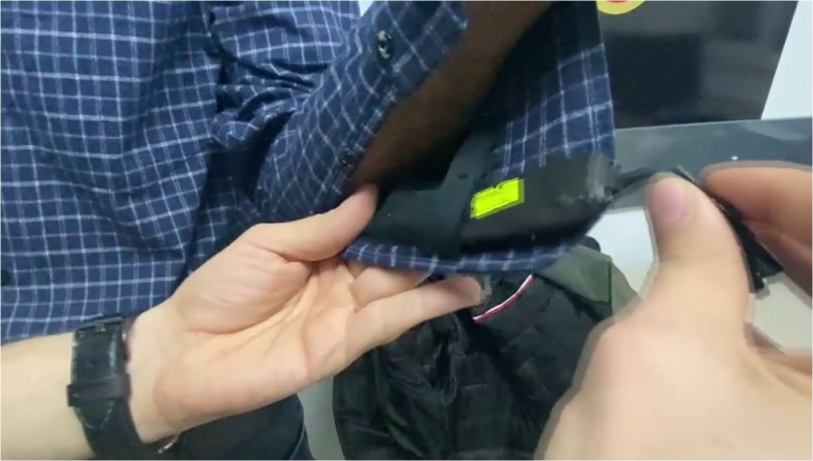 EHLİYET SINAVINA 8 BİN LİRALIK DÜZENEKLE GİRDİ, KONYA POLİSİ DURUMU FARK EDİNCE YAKAYI ELE VERDİ