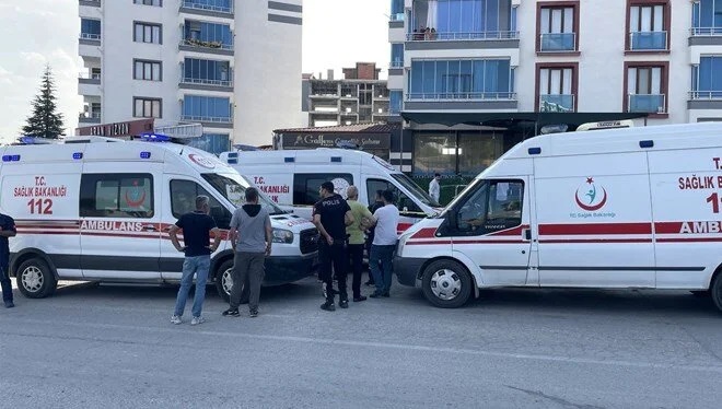 Elâzığ'da Ambulanstaki yaralıyı öldürdüler