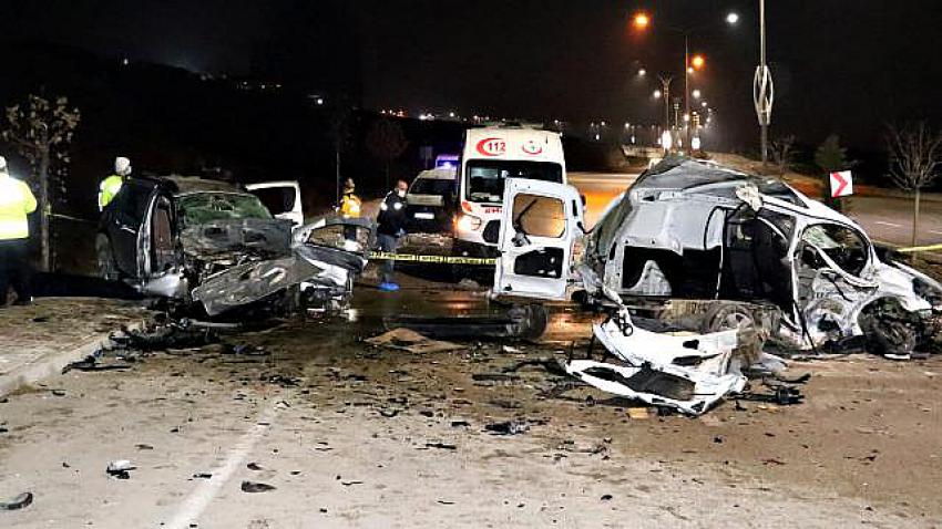 Elazığ'da otomobil ile ticari araç çarpıştı: 4 ölü