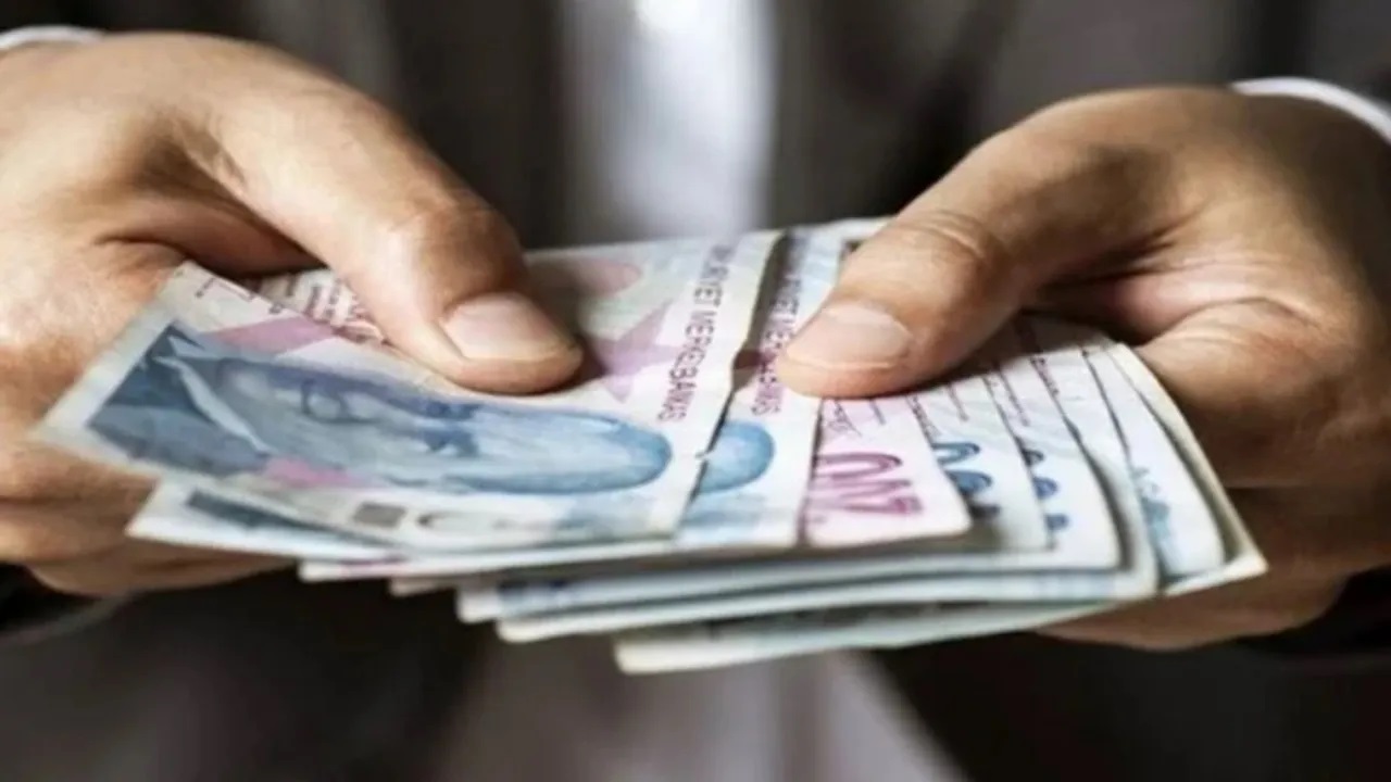 Emekli maaşı ve bayram ikramiyeleri ödemeleri başladı